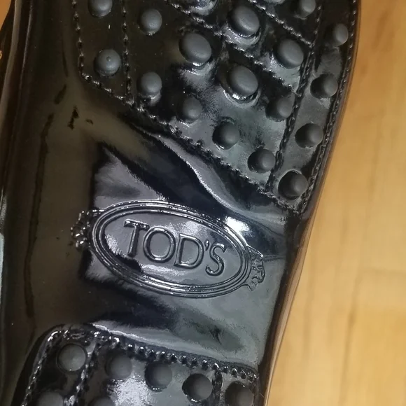 NWOT- Tods Patent Leather Gommini